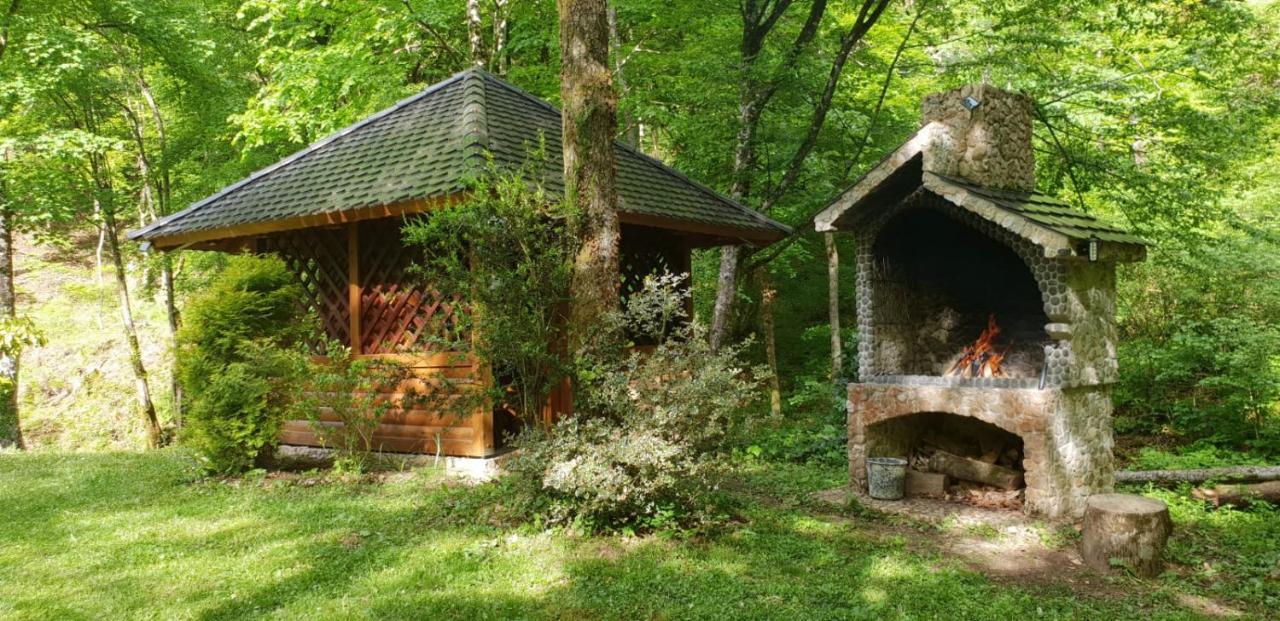 Villa Kuca Za Odmor Uz Rijeku Slapnica, U Parku Prirode Zumberak, Finska Sauna I Jacuzzi Krasic Exterior foto