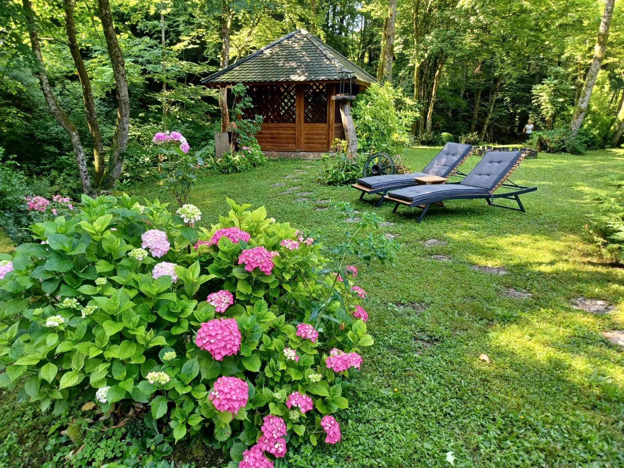 Villa Kuca Za Odmor Uz Rijeku Slapnica, U Parku Prirode Zumberak, Finska Sauna I Jacuzzi Krasic Zimmer foto