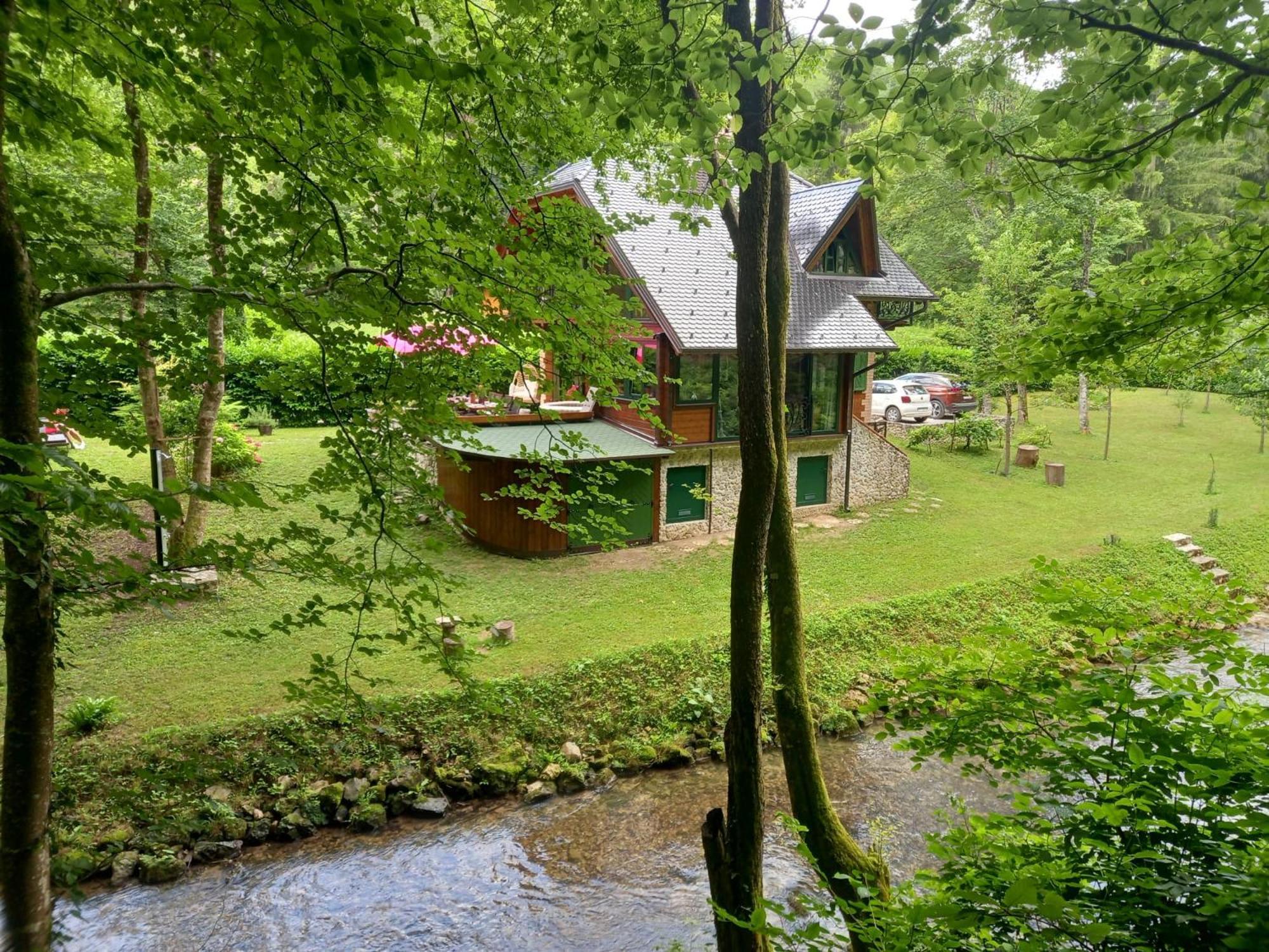 Villa Kuca Za Odmor Uz Rijeku Slapnica, U Parku Prirode Zumberak, Finska Sauna I Jacuzzi Krasic Zimmer foto